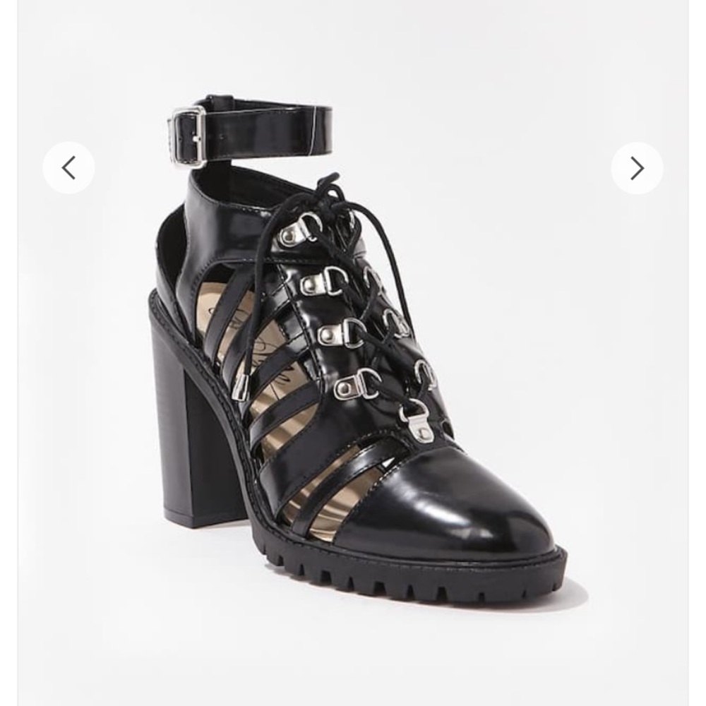Caged lace up booties😋